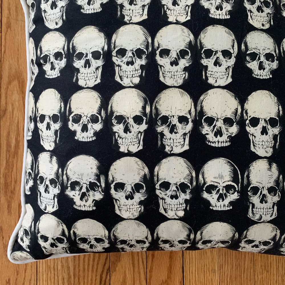 Pillow Sham 💀 - Picture 2 of 3